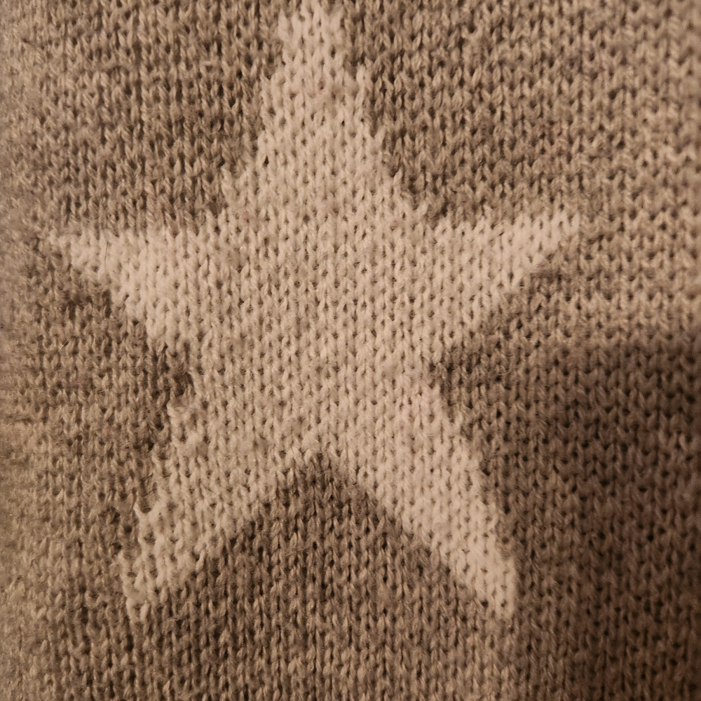 Star Pattern Knit Sweater - Picture 4 of 5